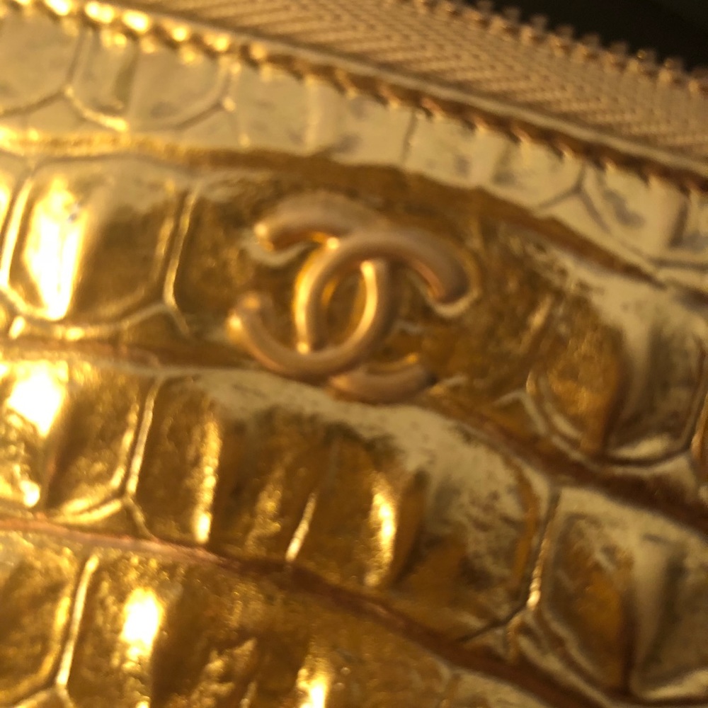 2019 Chanel Gold Croco Zip Case Wallet NWT - Picture 5 of 6
